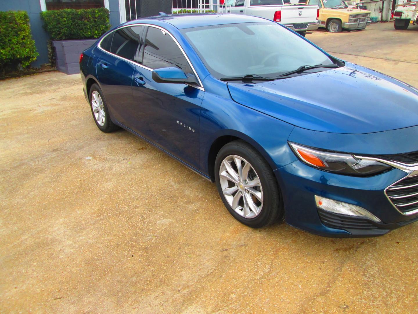 2019 BLUE Chevrolet Malibu (1G1ZD5ST9KF) , located at 1815 NE 28th St., Fort Worth, TX, 76106, (817) 625-6251, 32.795582, -97.333069 - Photo#2